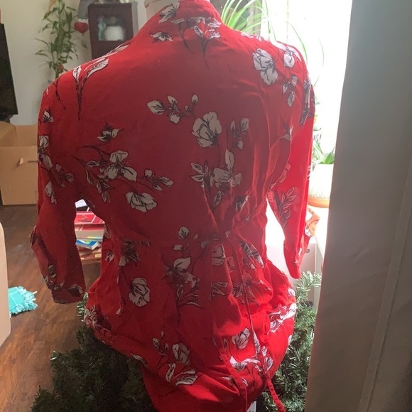 INTERNATIONAL Company (INC) Red Floral Tunic / Blouse Size Large - Picture 2 of 9